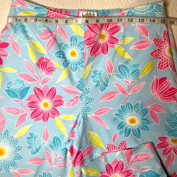 Beautiful! Floral Capris Womens NWOT Talbots Stretch Size 10 Side Zip - Picture 2 of 4
